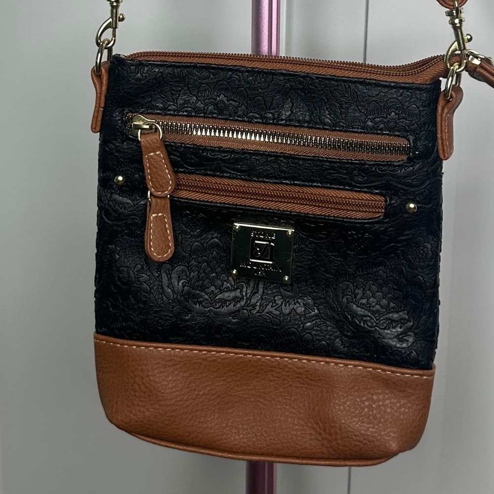 Brand New Stone Mountain Women's Sydney Embossed Leather Purse Bag Black Brown